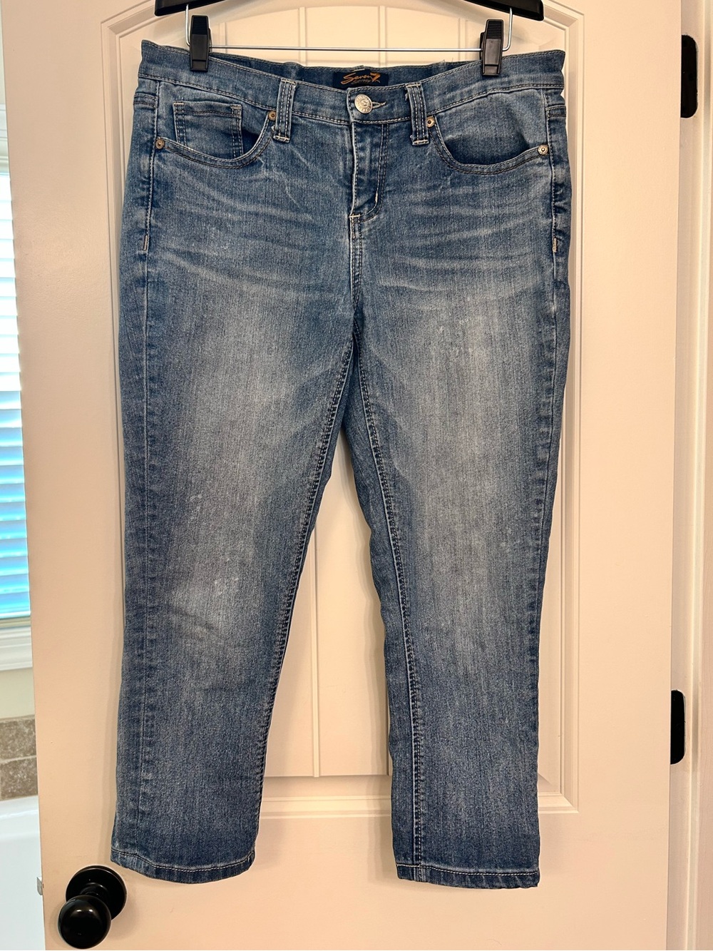 Seven7 Women's Distressed Cropped Jeans in Faded Blue